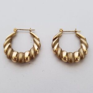 14K Yellow Gold Sculpted Hoop Earrings 23mm